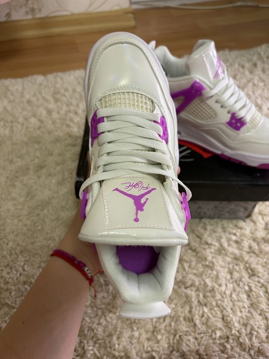 Air Jordan 4 Retro "Hyper Violet" marimea 37.5