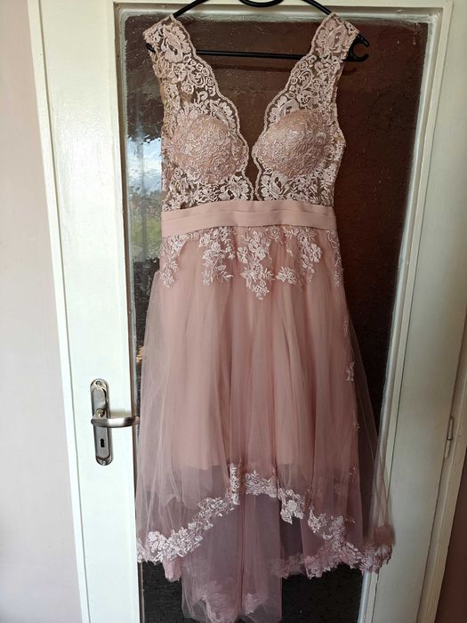 Официална рокля цвят пепел от рози с дантела и гол гръб