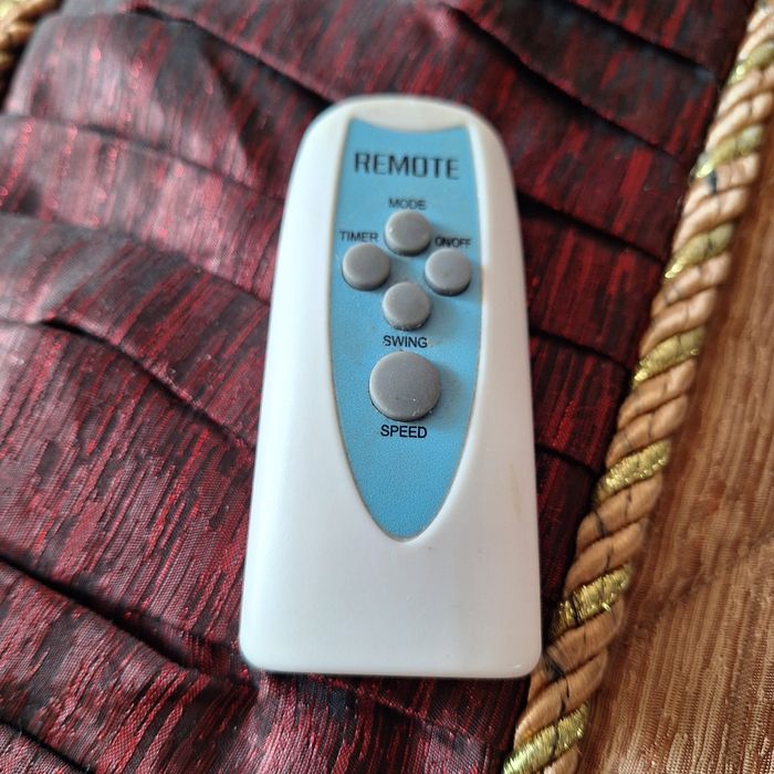 Вентилятор чёрного цвета