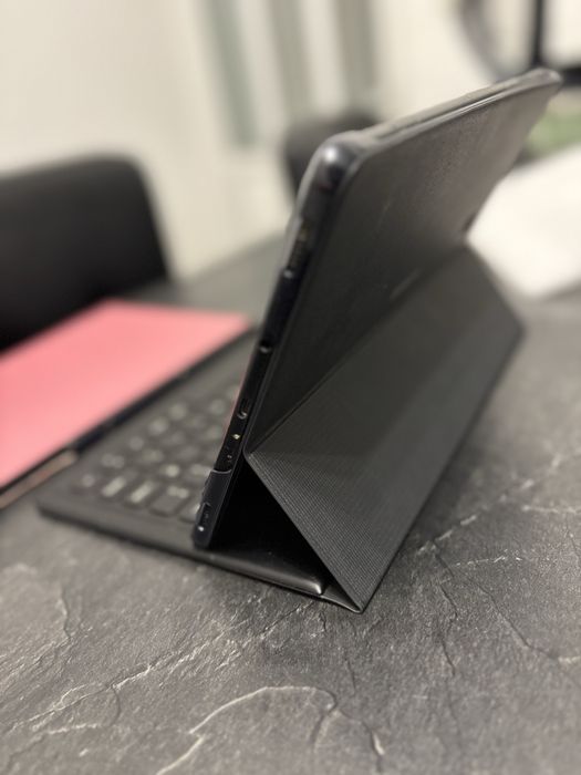 Таблет с клавиатура Samsung tab 4 10.5inch.