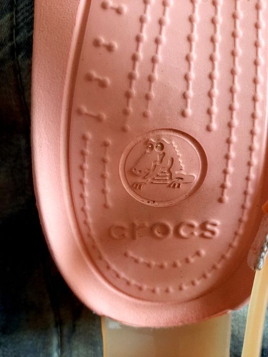 Ефектни сандали SUPERGA,със златист брокат и Силиклнови сандалиCROQS