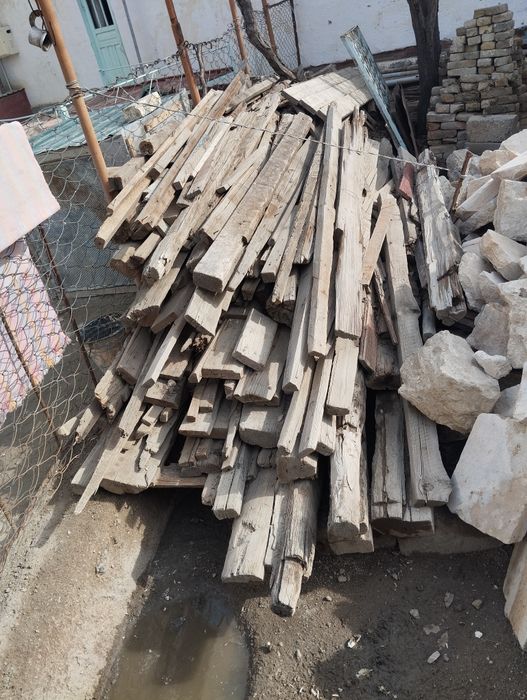 Чёрный потолок. Тахта