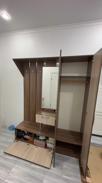 Продам прихожую.