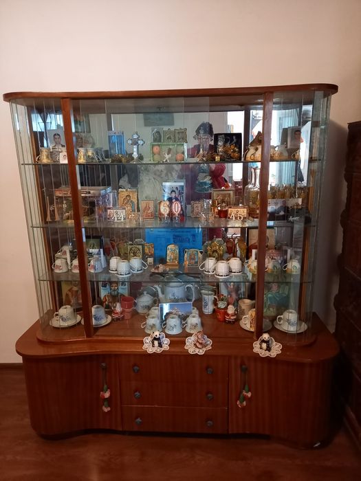 Vand vitrina dormitor