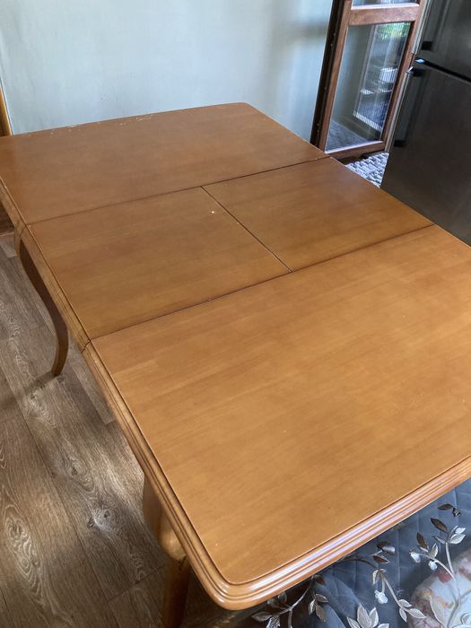 Разтегателна трапезна маса