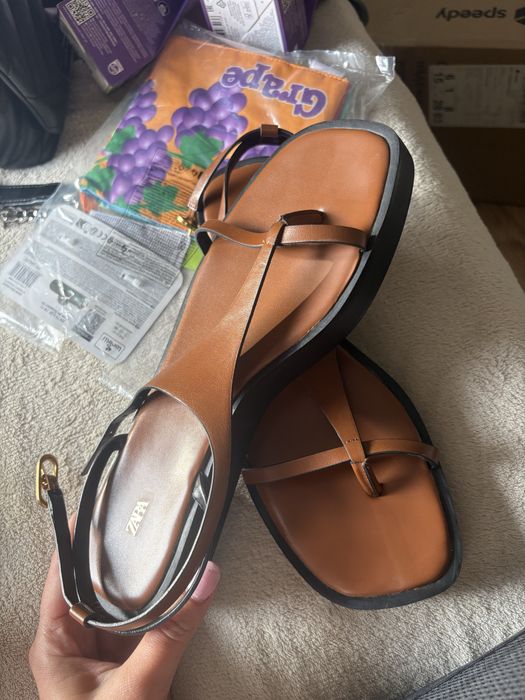 Кожени сандали ZARA