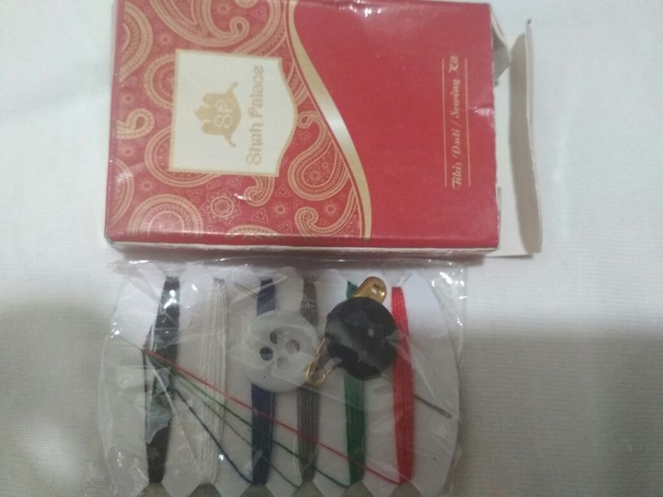 Походный набор - нитки , иголки , булавки , пуговки
