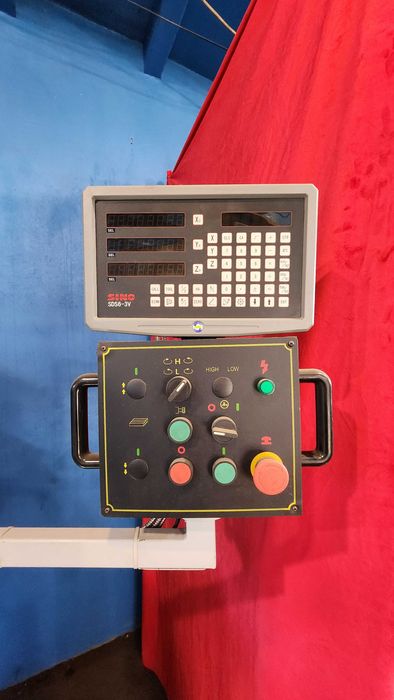 Masina de frezat metale universala/ Freza cnc