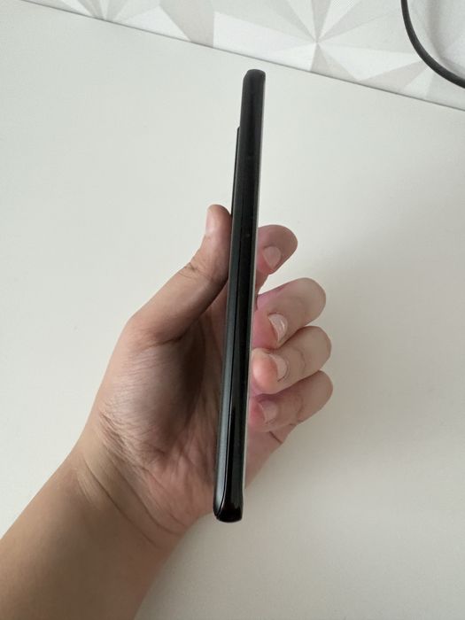 Продаю S21 ultra