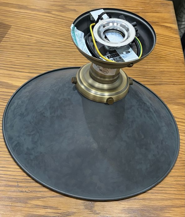 Lustra din metal , design industrial