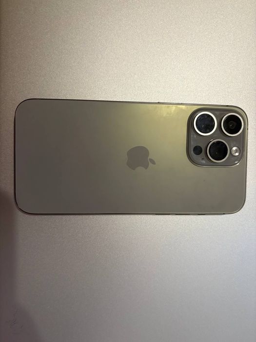Айфон 15про Макс сотилади
