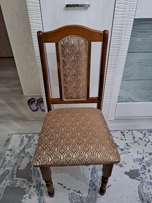 Продам стол ,стулья