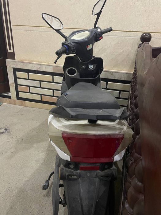 Skuter sotiladi  srochni