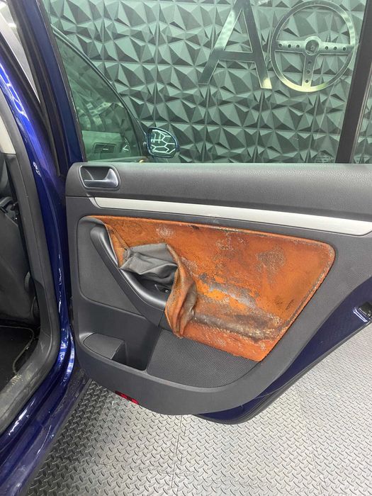 Retapitare Fete Usi Material Alcantara/Textil Toate Marcile Auto