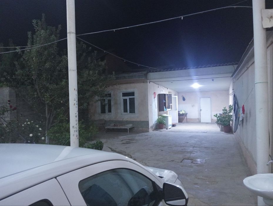 Hovli sotiladi srochna