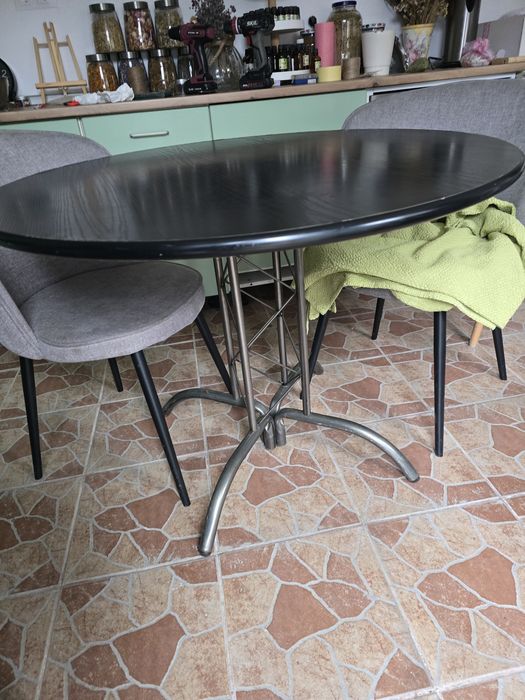 Masa rotundă negru