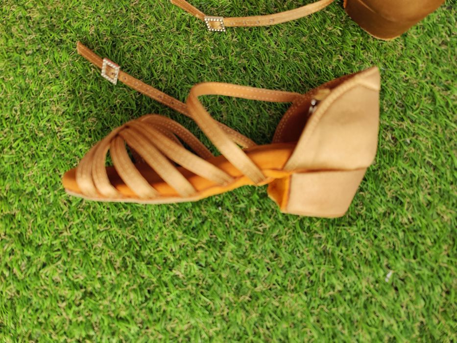 Обувки за спортни танци