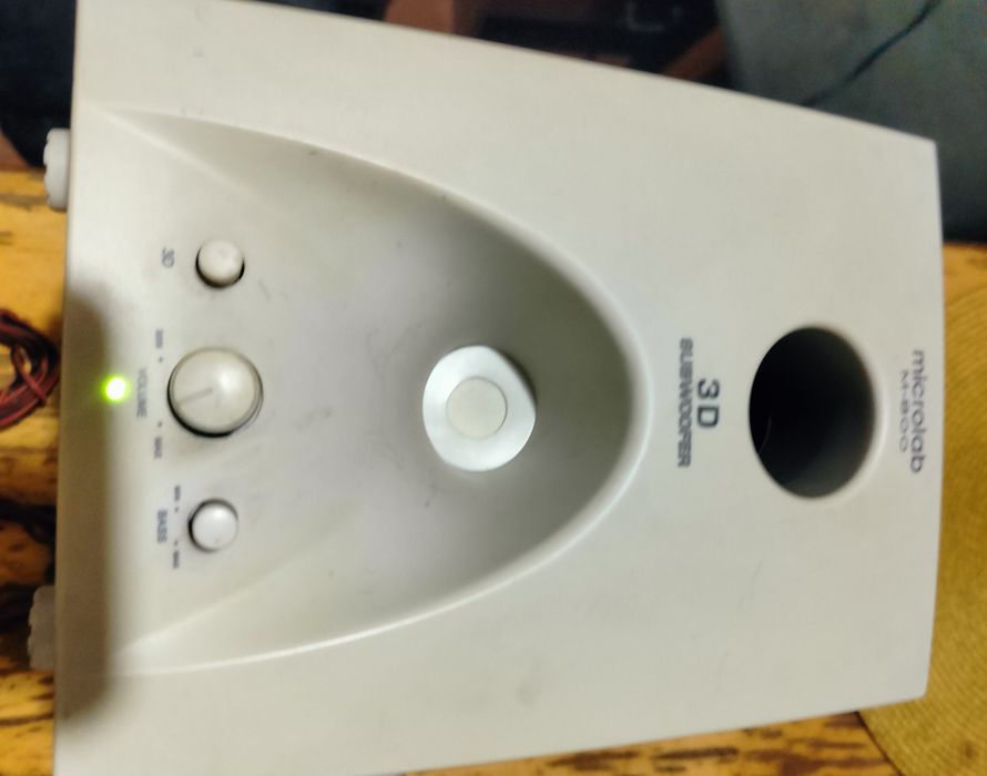 Сабвуфер акустической системы Microlab M-800.