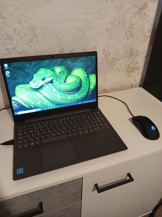 Ноутбук Lenovo idea pad v15