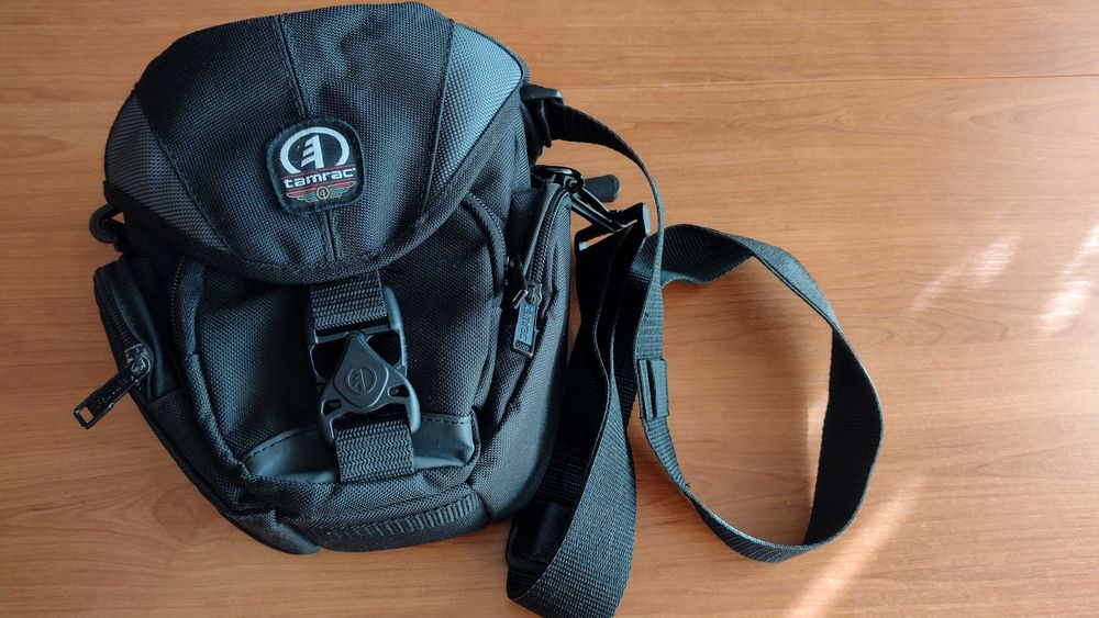 Cameră foto Fujifilm FinePix S9600, filtru anti-UV și geantă Tamrac