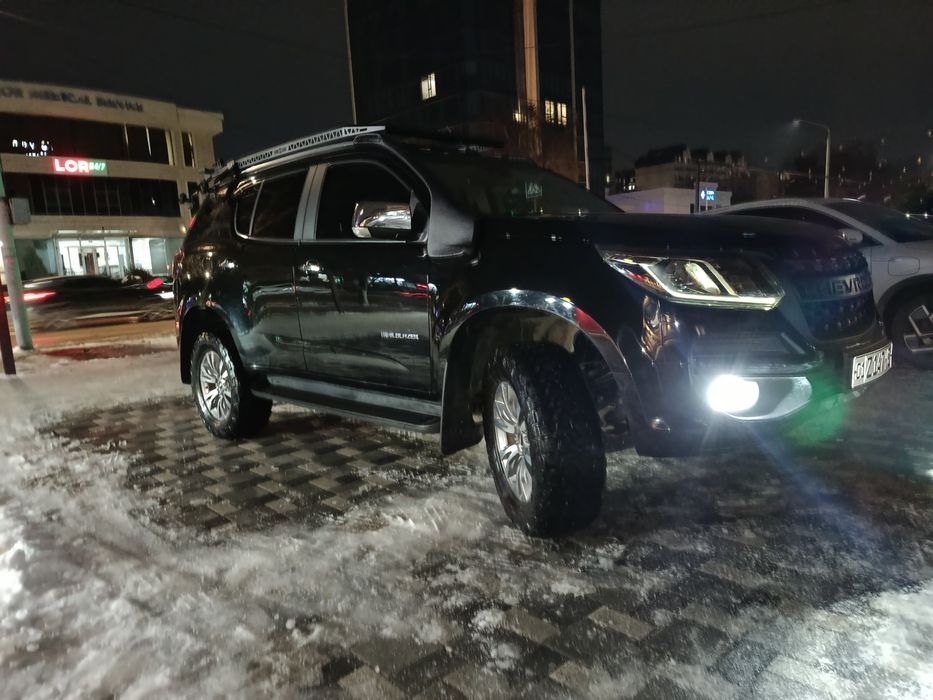 Sotiladi 2020 benzinda off Road qilingan  123 000 probeg 2 ta detal