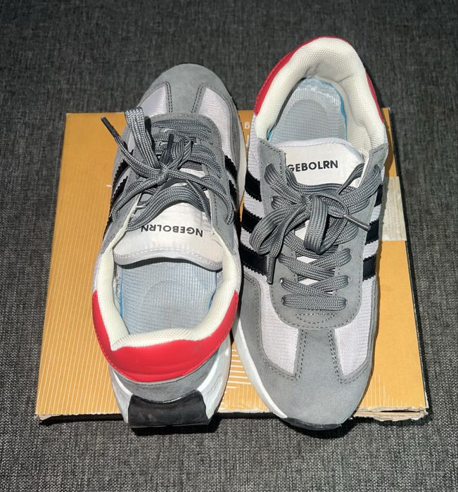 Продам кроссовки Adidas