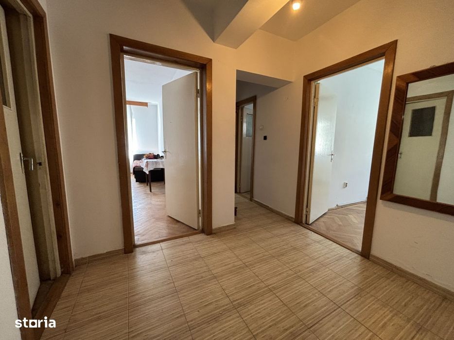 Apartament 3 camere zona Livada Postei