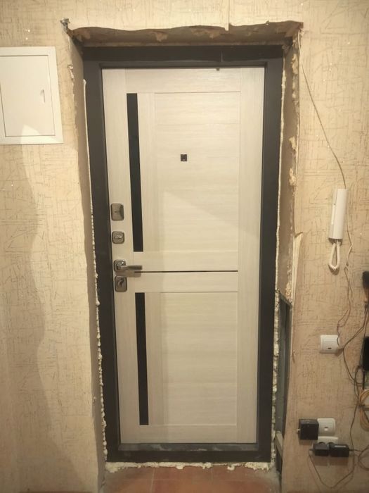 Установка входных дверей