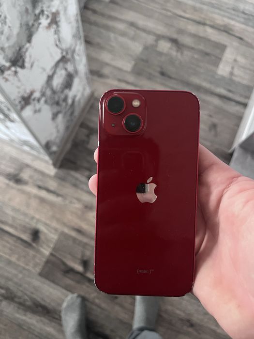 Продам два айфона 13