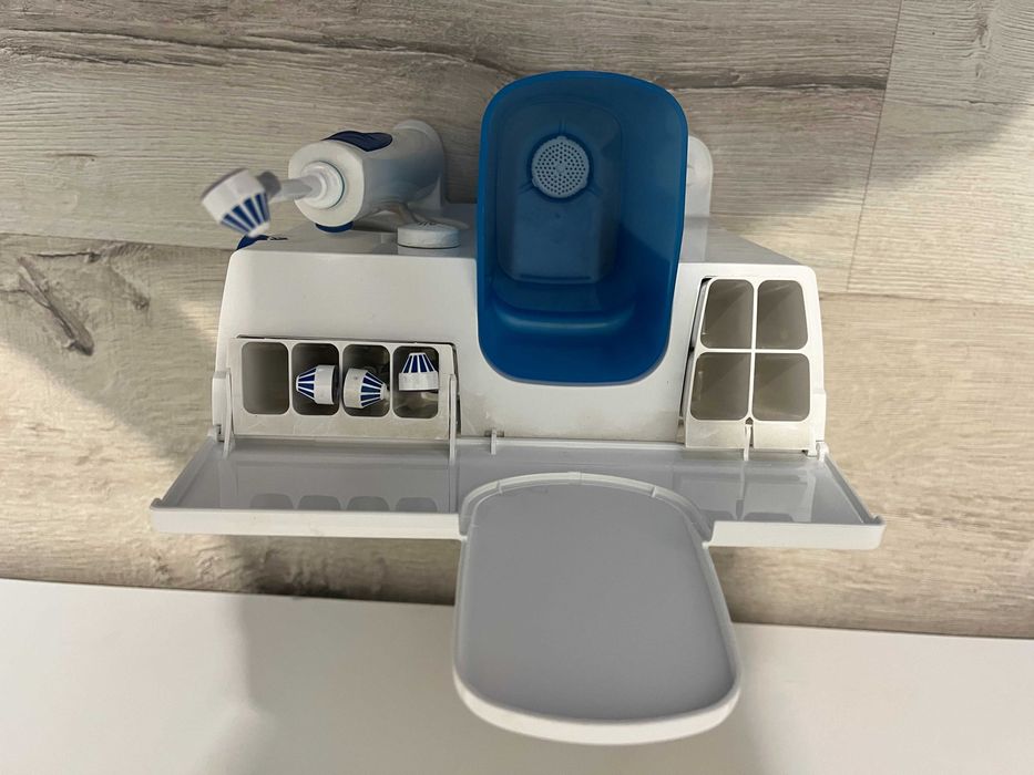 Irigator / Dus Bucal ORAL-B Oxyjet, 5 trepte de intensitate, 4 capete intradentare, 600ml,slot Incarcare periuta electrica