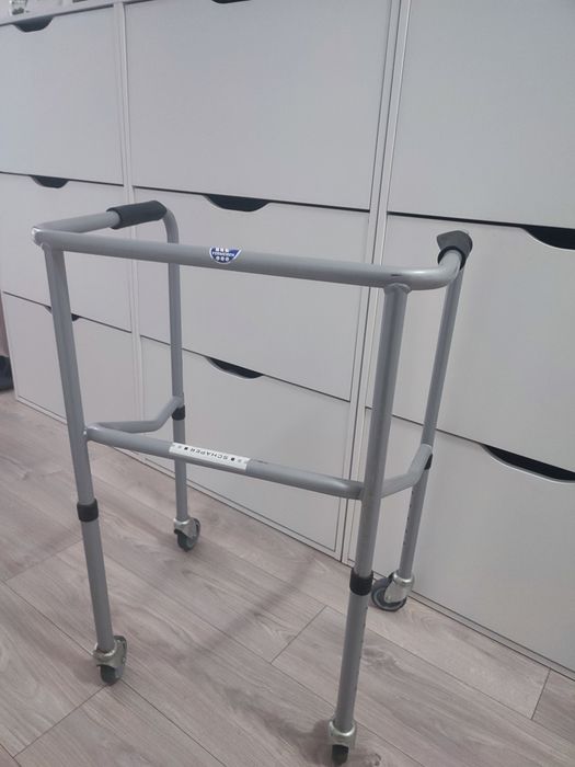 Cadru cu roți .Stare bună