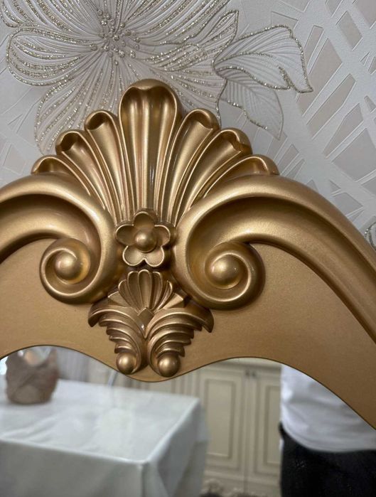 Большое настенное зеркало