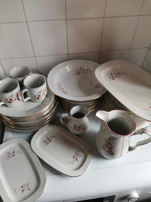 Български порцеланов сервиз за хранене