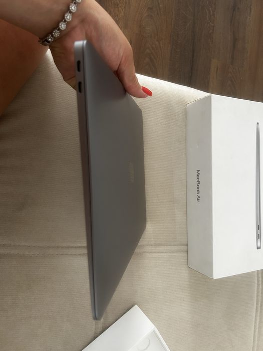 MacBook Air  este ca nou