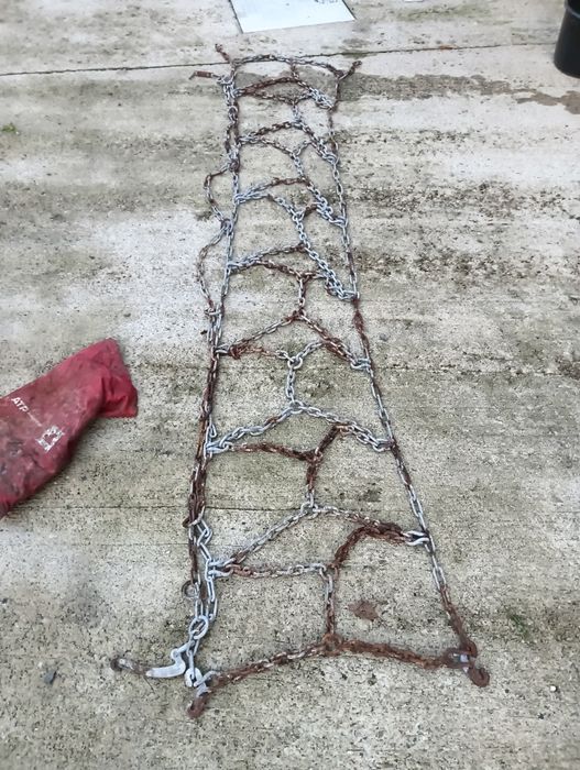 Vând lanțuri pentru mega 295/65/22,5