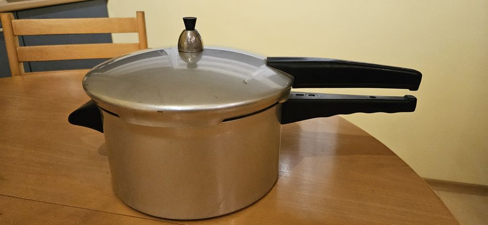 Тенджера под налягане