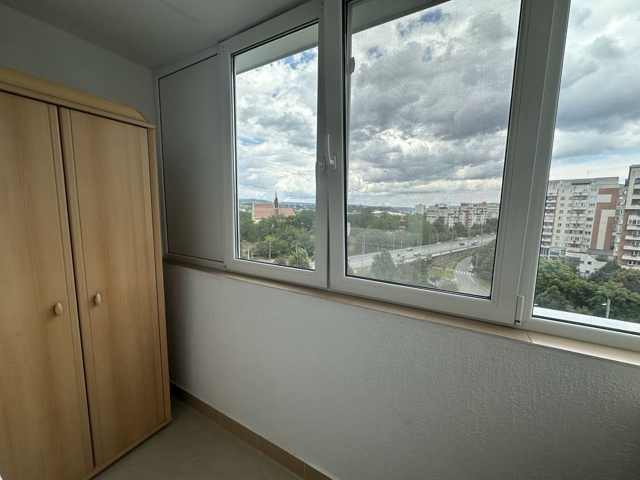 Inchiriez apartament 2 camere, decomandat, Manastur , inlcusiv parcare in parking acoperit