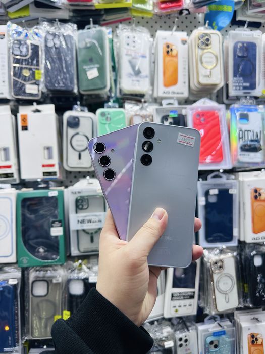 Телефон разные.