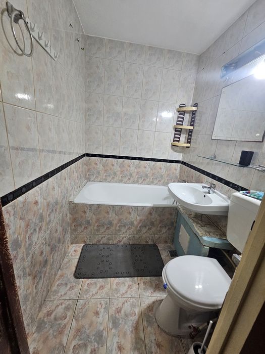 Închiriez apartament