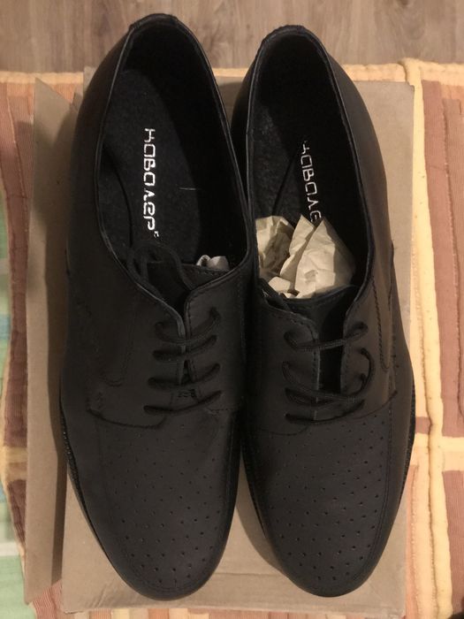 Налични  .  Обувки  от  естественна  кожа  / номер  44  на  дупки    .