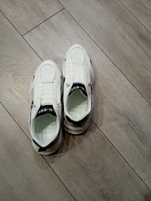 Продавам маратонки