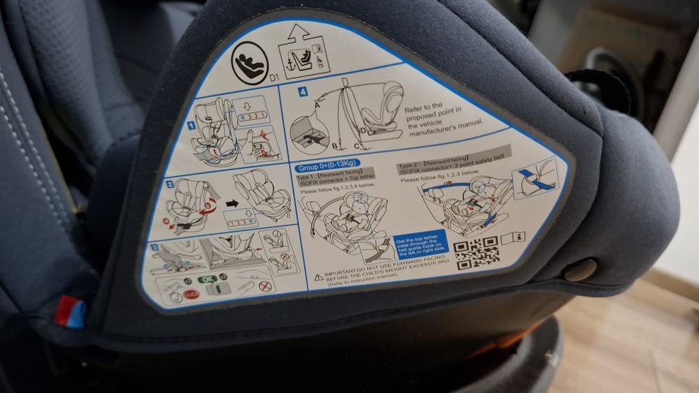Vând scaun auto copii rotire 360° Chicco Unico plus