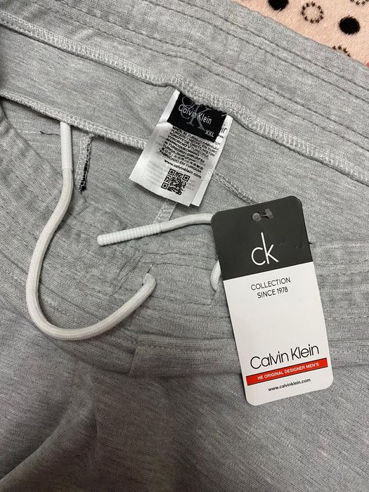 Vând pantalon nou de bărbați Calvin Klein