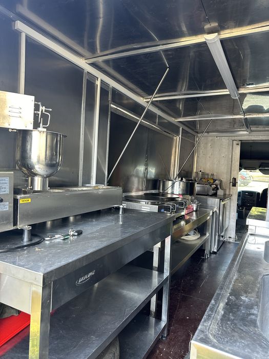 Vand Auto fast food complet echipat