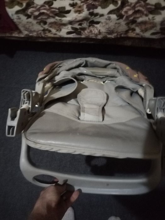 Продаю каляску в среднем состояние