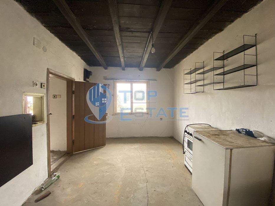 Едноетажна къща в село Камещица, област Габрово.