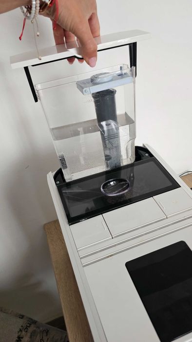 Espressor automat Jura A1 White – ca nou, folosit de max. 10 ori