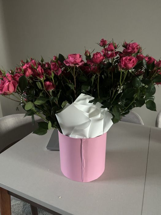 Спрей розы в коробке свежие