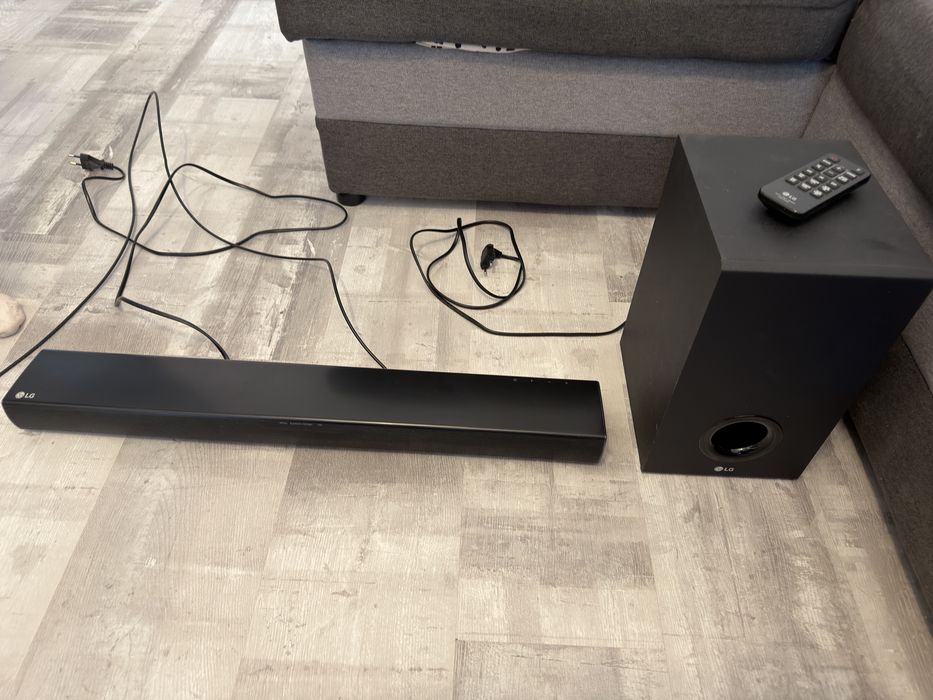 Soundbar LG si subwoofer