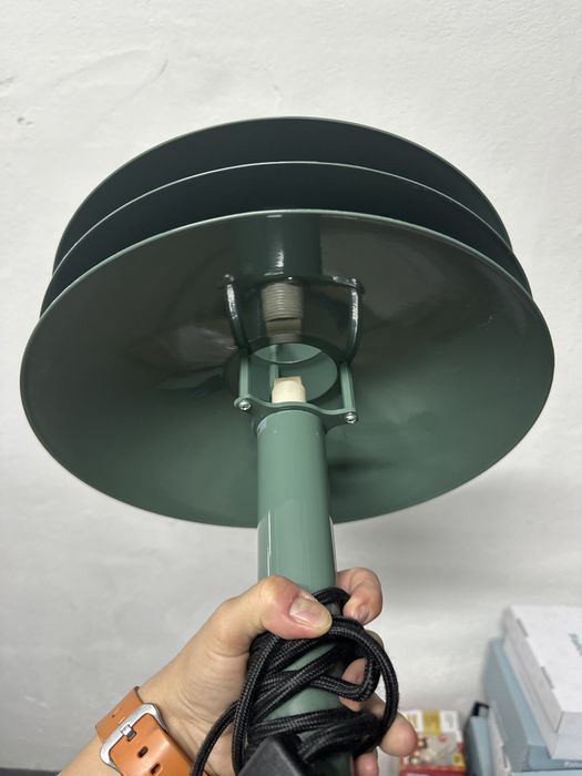 Зелена лампа H&M